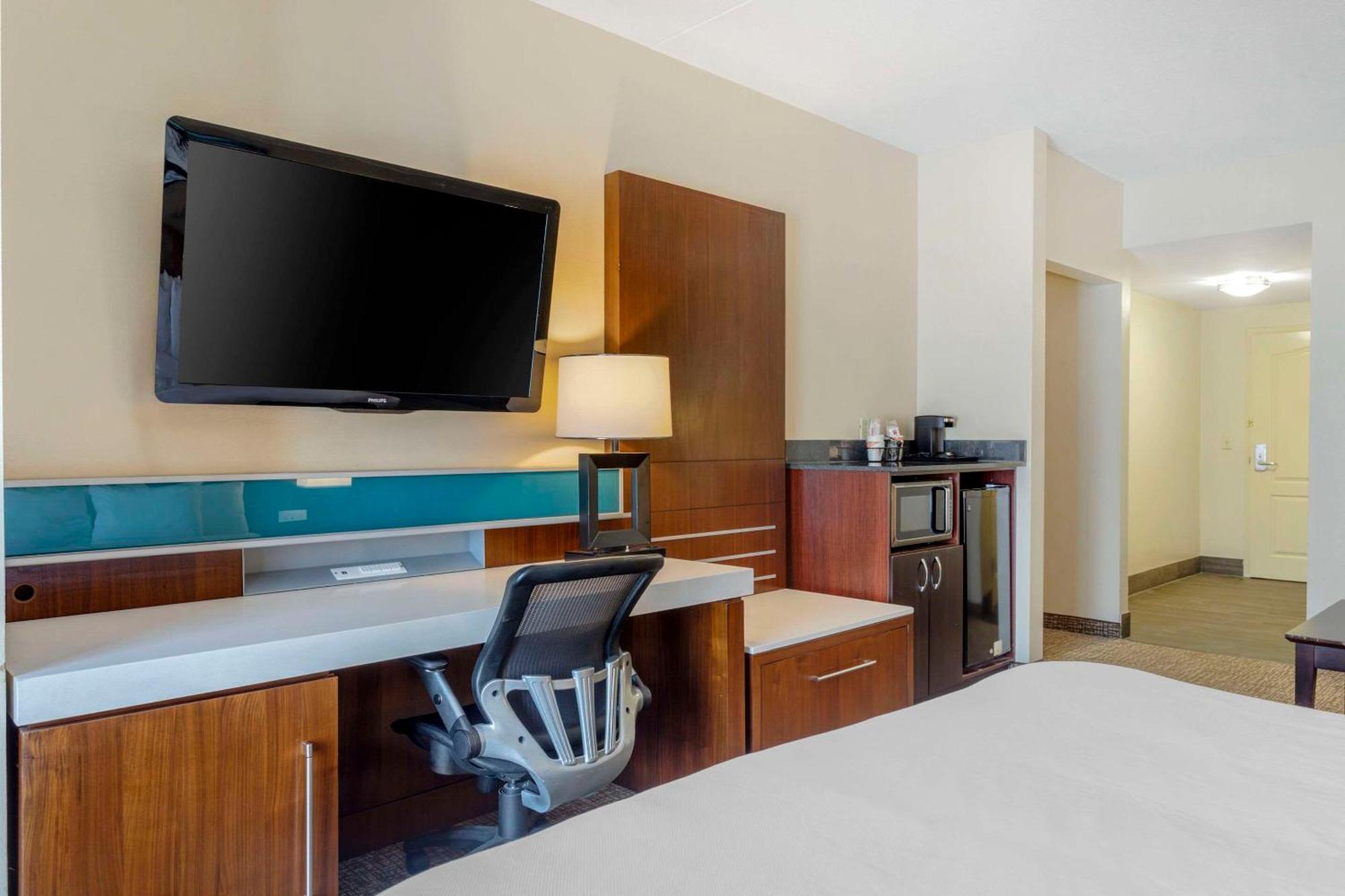 Hotel Comfort East 2*